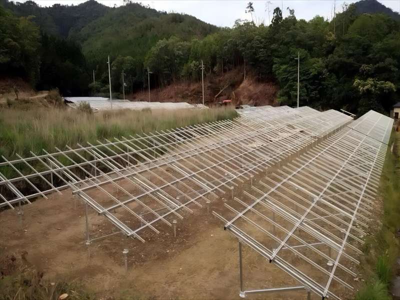 Instalación de soporte de montaje solar de tierra tipo N YRK-Ground05